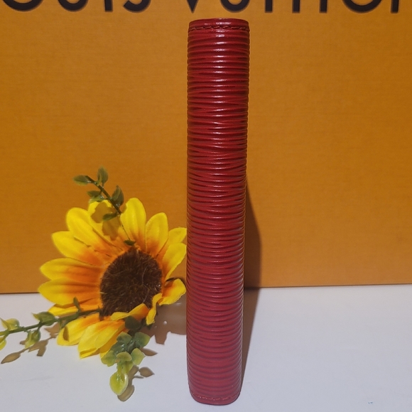 🔥SOLD🔥LOUIS🌻VUITTON EUC Epi Bifold Passport Agenda - Picture 4 of 16